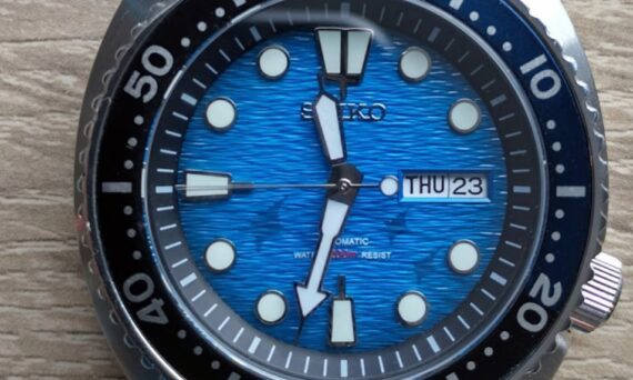 Turtle Manta Ray dial watch