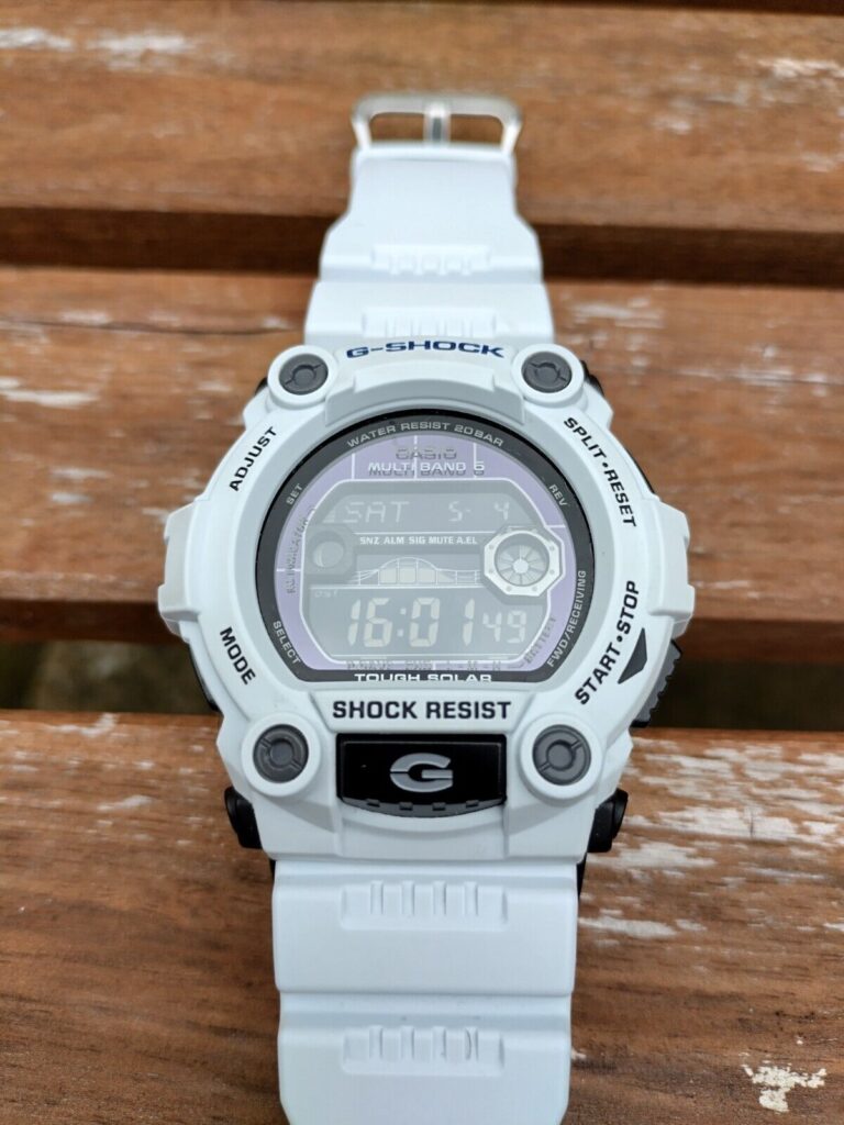 GW-7900B on a light grey bezel and strap